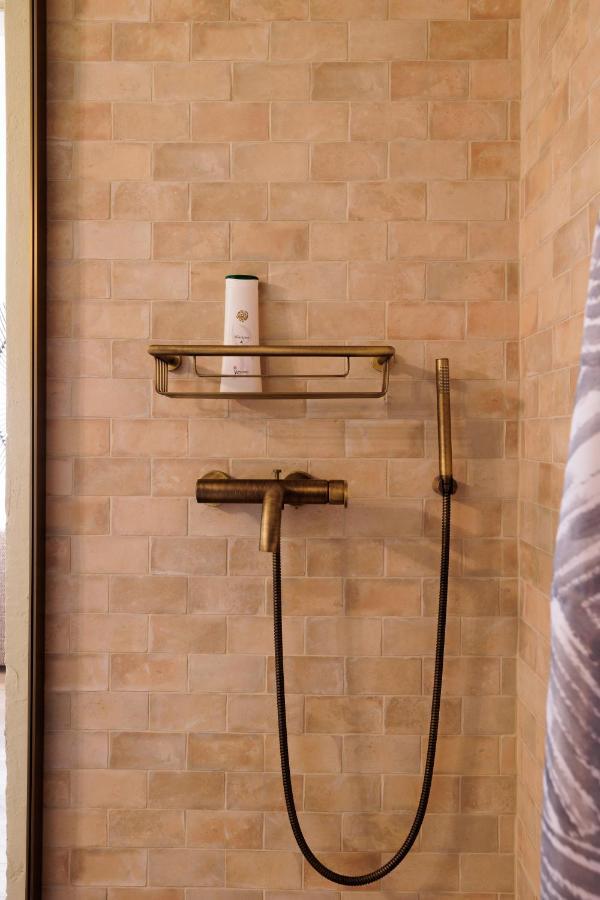 Dendrilia & By Rodostamo Collection